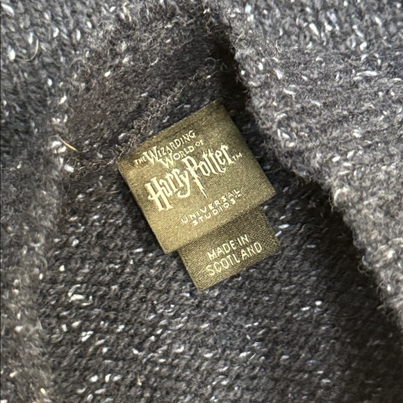 Harry Potter Universal Studios wool and silk blend knit “H” sweater sz M - Picture 8 of 10